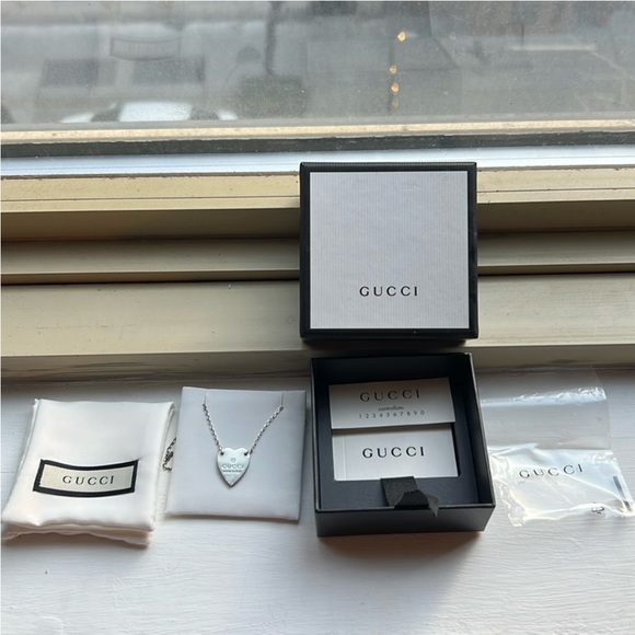 Gucci Silver Necklace with Box - Picture 1 of 4